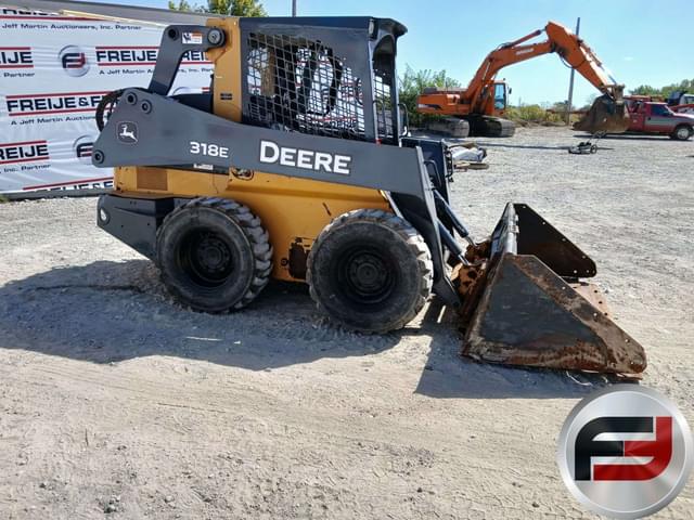 Image of John Deere 318E equipment image 3