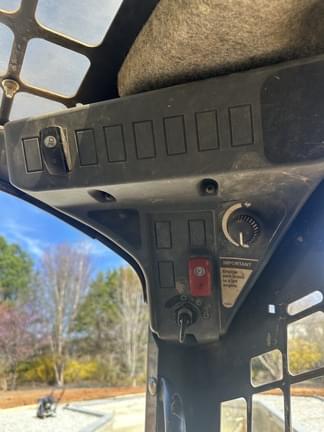 Image of John Deere 319E equipment image 4