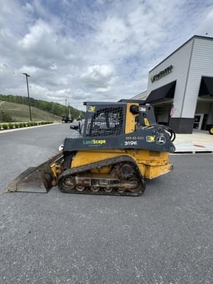 2015 John Deere 319E Image