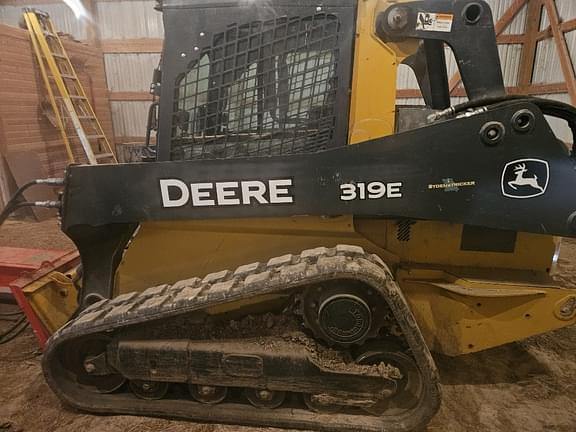 Image of John Deere 319E equipment image 4