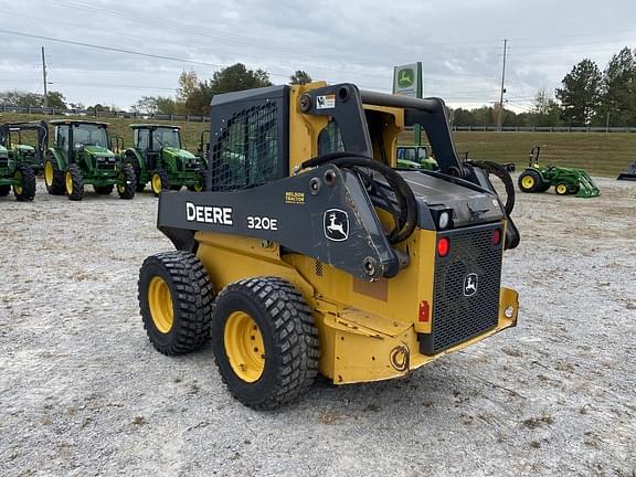 Image of John Deere 320E equipment image 3