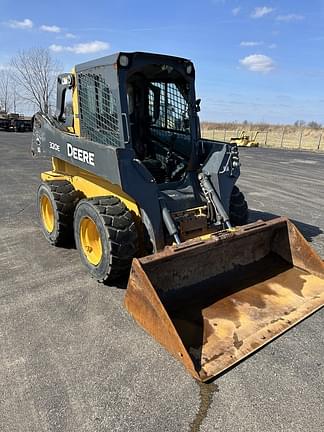 Image of John Deere 320E equipment image 4