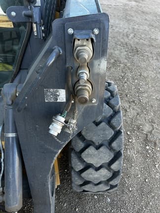 Image of John Deere 320E equipment image 2