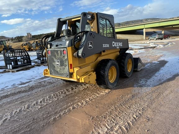 Image of John Deere 320E equipment image 3