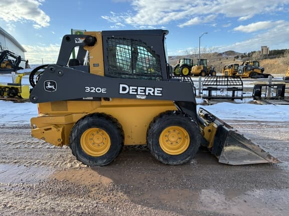 Image of John Deere 320E equipment image 4