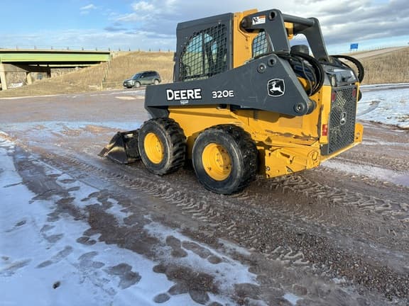 Image of John Deere 320E equipment image 2