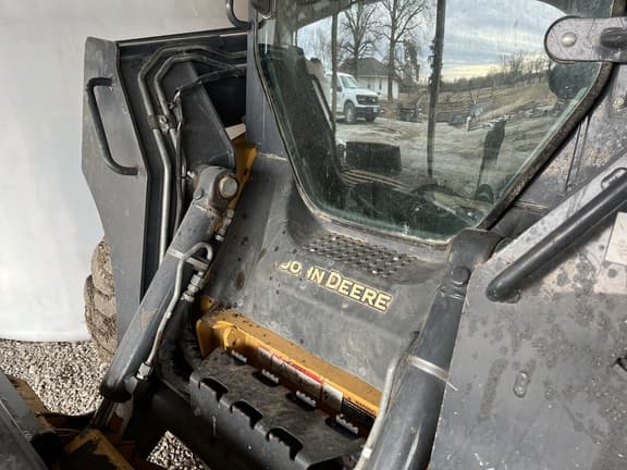 Image of John Deere 320E equipment image 4