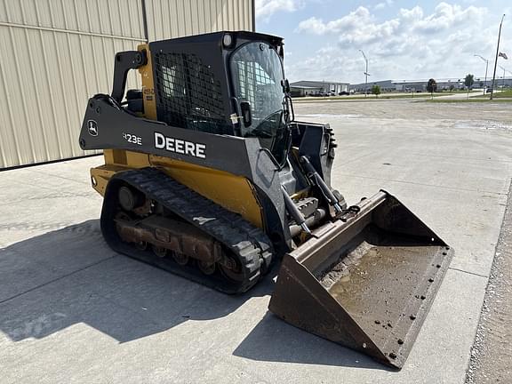 Image of John Deere 323E equipment image 2