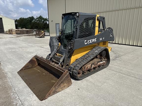 Image of John Deere 323E Primary image