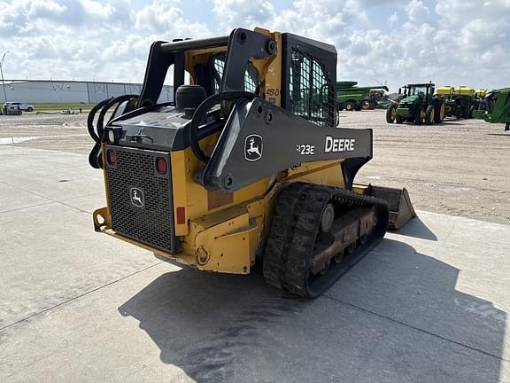 Image of John Deere 323E equipment image 3