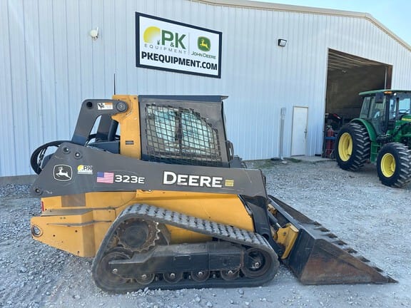 2015 John Deere 323E Equipment Image0