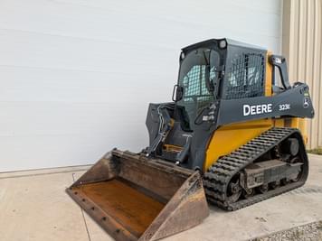 Main image John Deere 323E