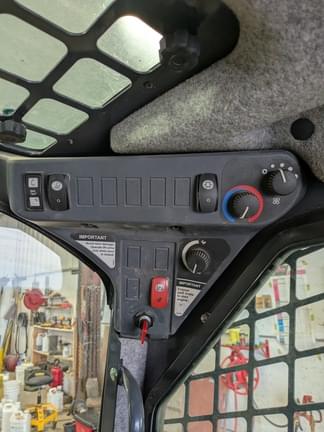 Image of John Deere 323E equipment image 4