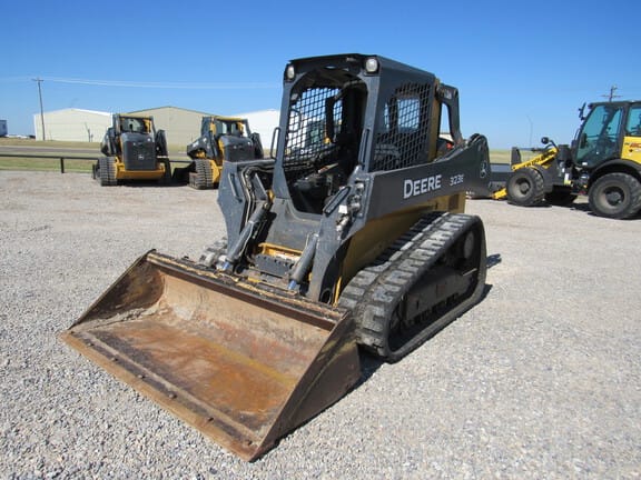 Main image John Deere 323E