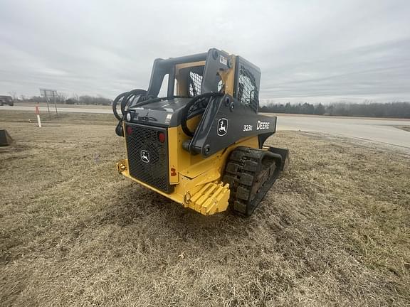 Image of John Deere 323E equipment image 4