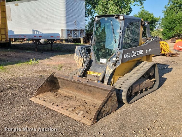2015 John Deere 323E Equipment Image0