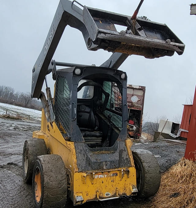 Image of John Deere 324E equipment image 1