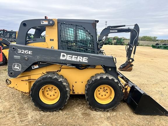 Image of John Deere 326E equipment image 3