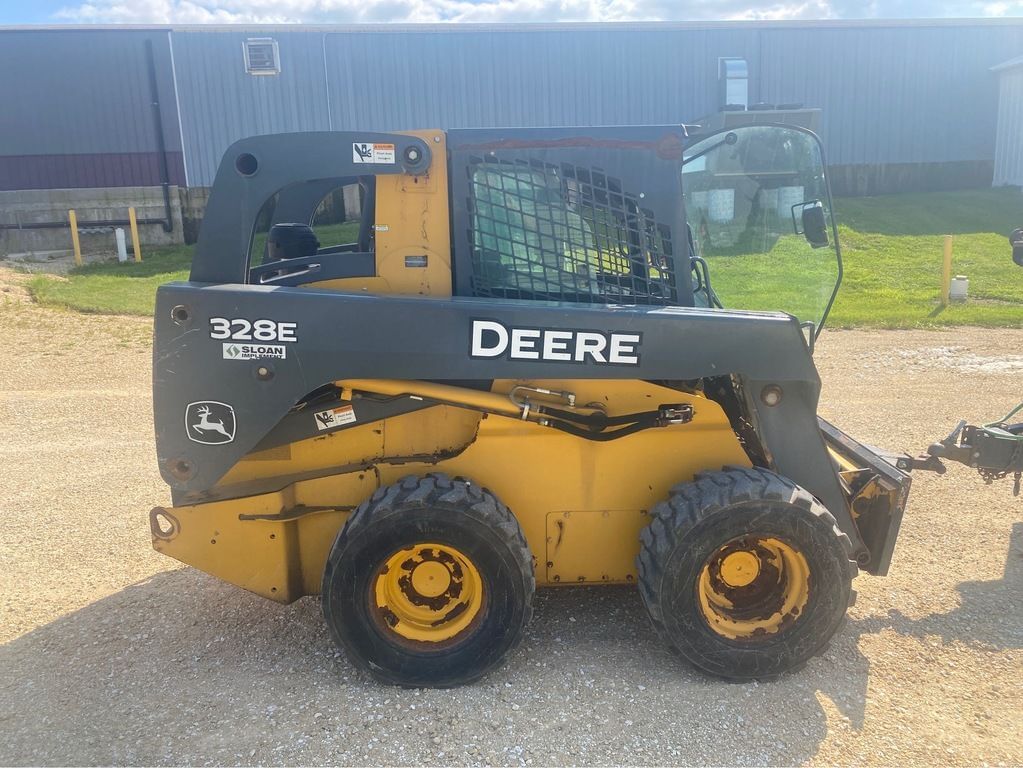 2015 John Deere 328E Equipment Image0