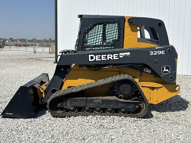 Image of John Deere 329E equipment image 4