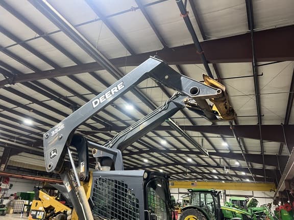 Image of John Deere 332E equipment image 2