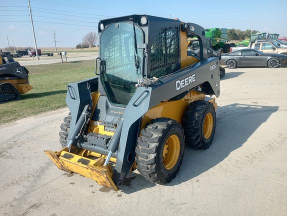Image of John Deere 332E Primary image