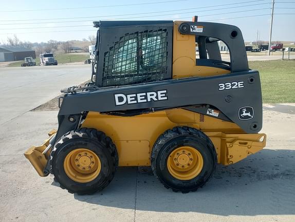 Image of John Deere 332E equipment image 1