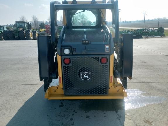 Image of John Deere 332E equipment image 3