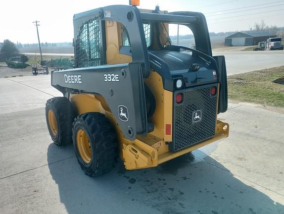 Image of John Deere 332E equipment image 2