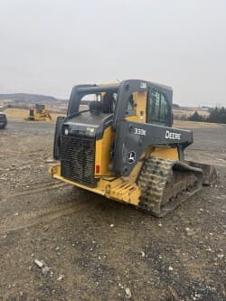 Image of John Deere 333E equipment image 2