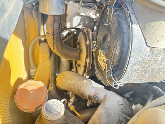 Image of John Deere 333E equipment image 1