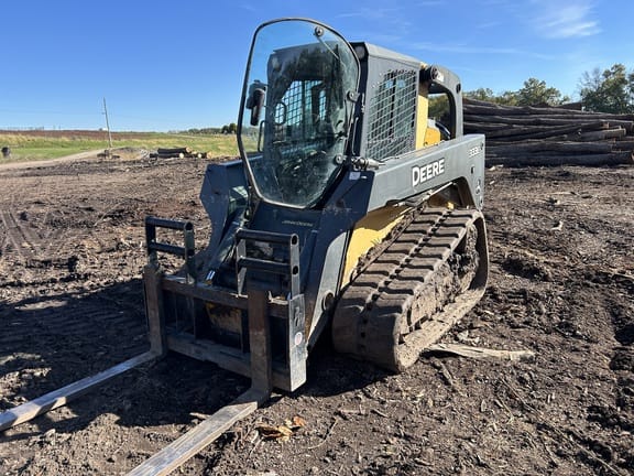 2015 John Deere 333E Equipment Image0