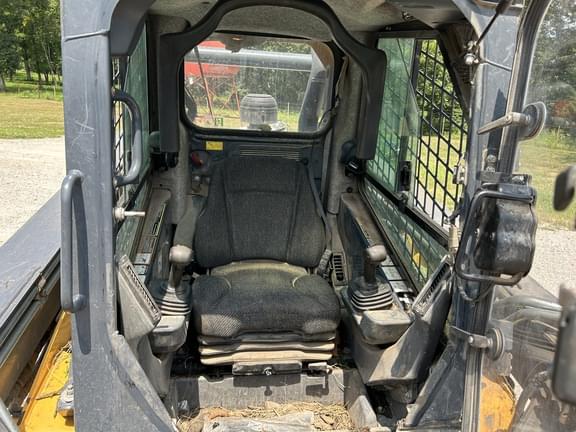 Image of John Deere 333E equipment image 4
