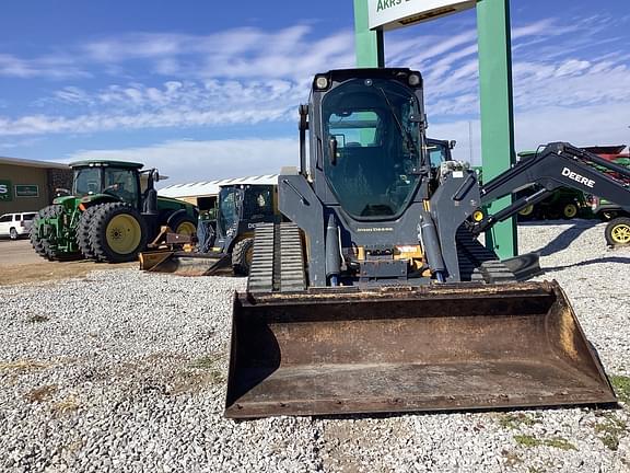 Image of John Deere 333E equipment image 1