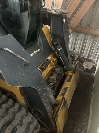Image of John Deere 333E equipment image 1