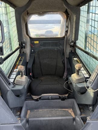 Image of John Deere 333E equipment image 2