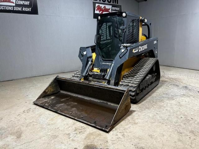Image of John Deere 333E equipment image 1