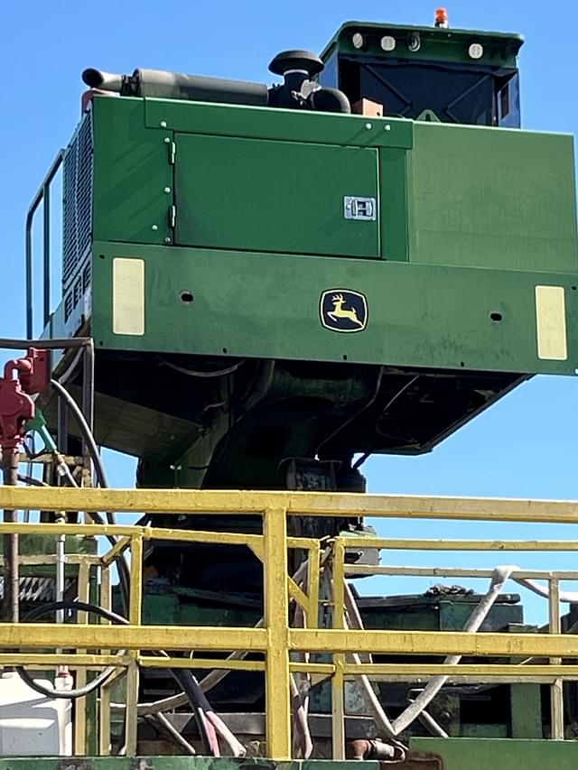 Image of John Deere 335D equipment image 2