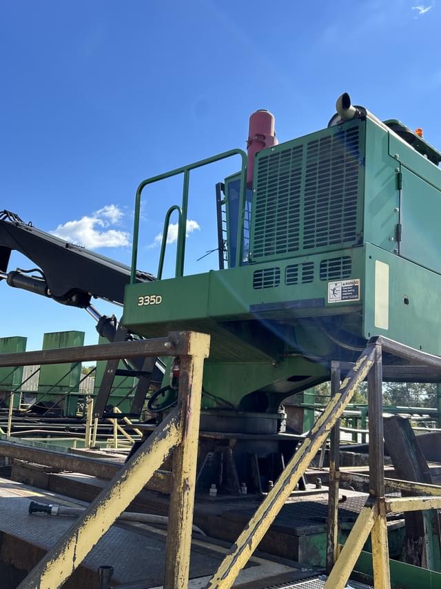 Image of John Deere 335D equipment image 1