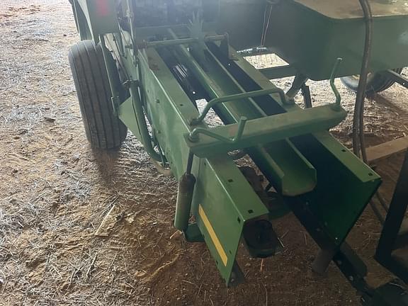 Image of John Deere 338 equipment image 4
