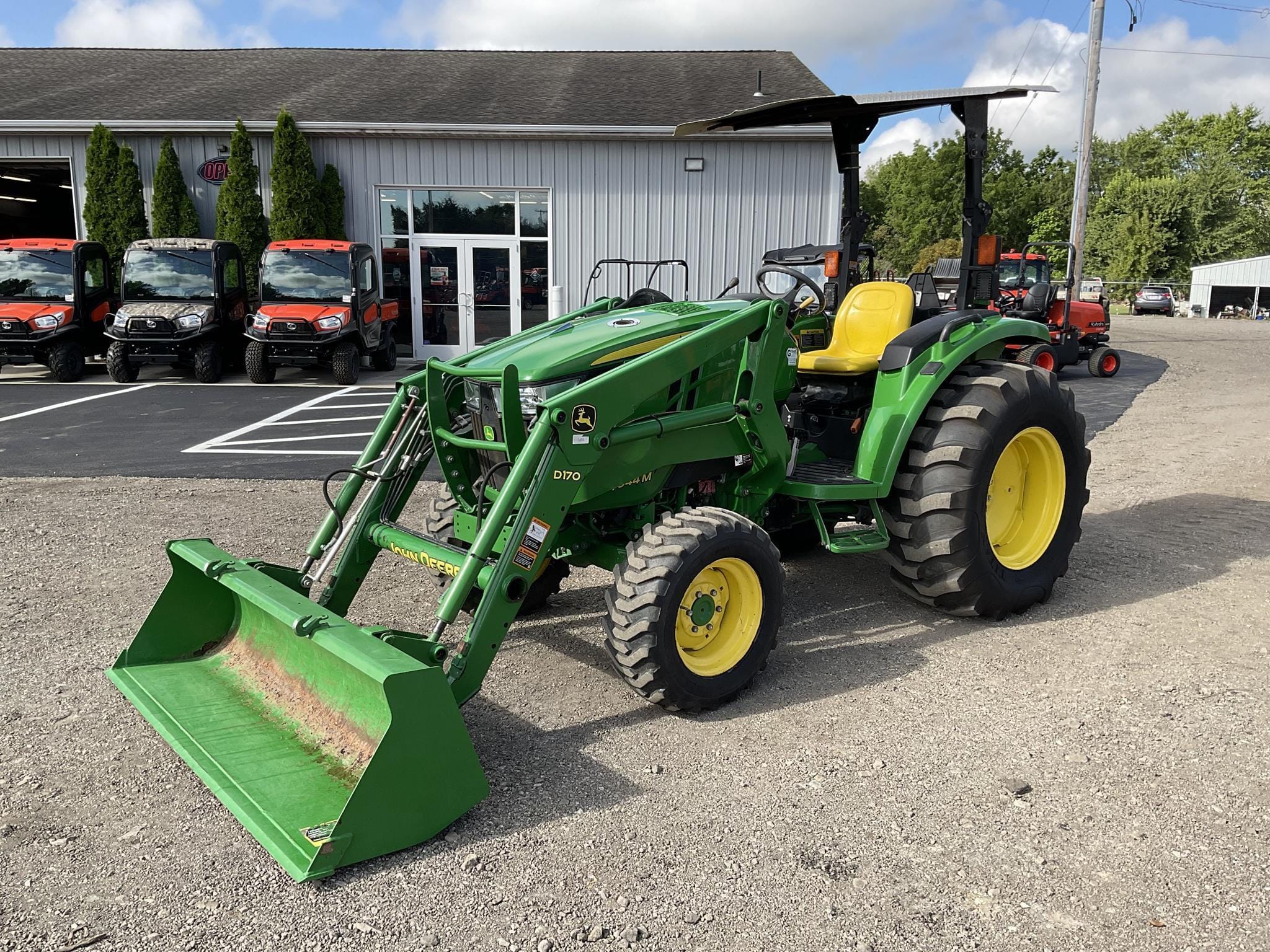 2015 John Deere 4044M Equipment Image0