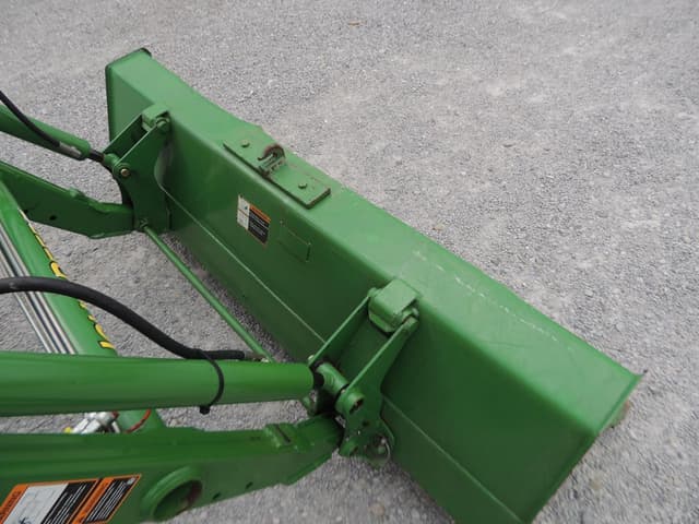 Image of John Deere 4044M equipment image 4