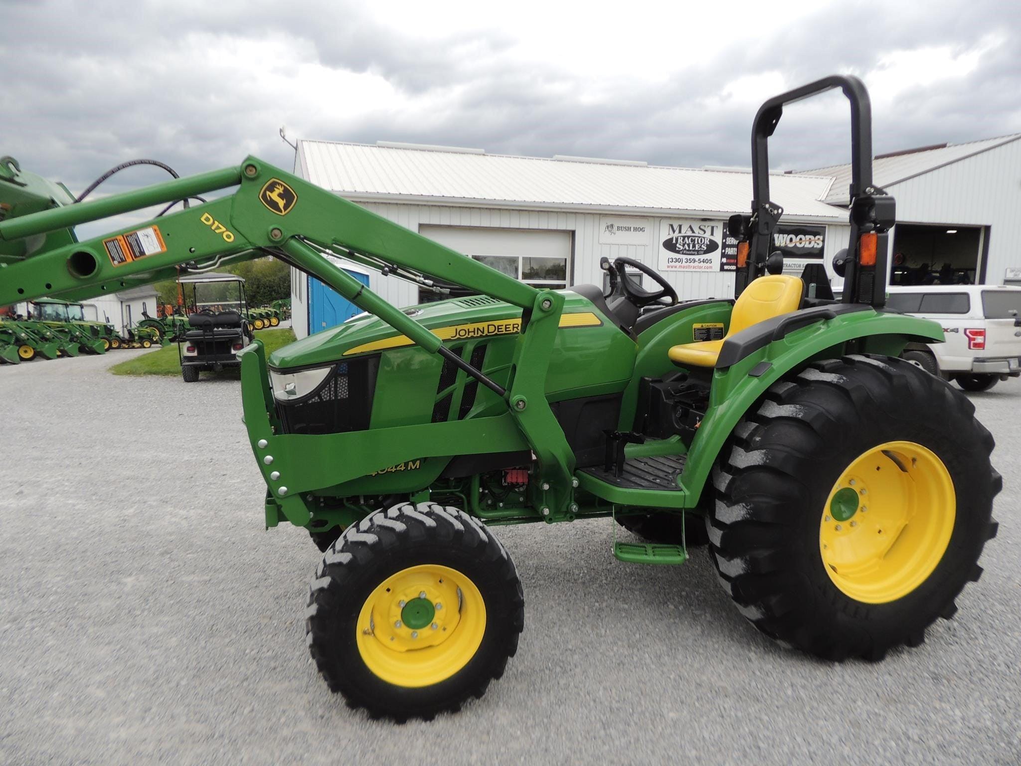 2015 John Deere 4044M Equipment Image0
