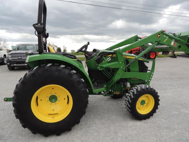 Image of John Deere 4044M equipment image 3