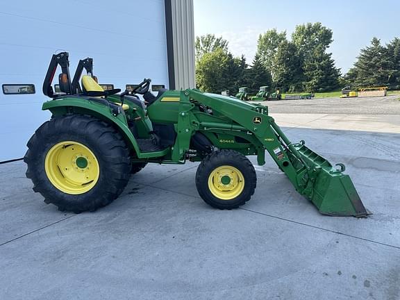 Image of John Deere 4044R equipment image 1