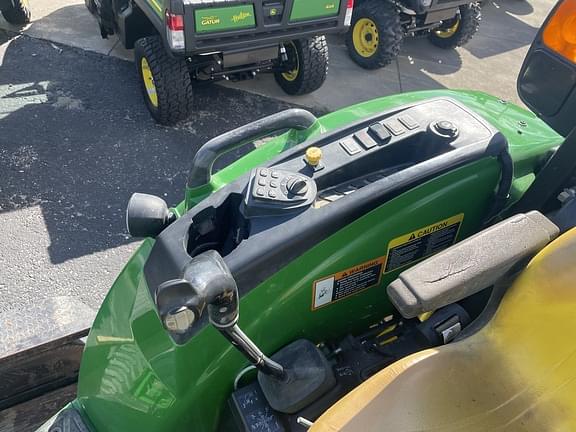 Image of John Deere 4044R equipment image 4