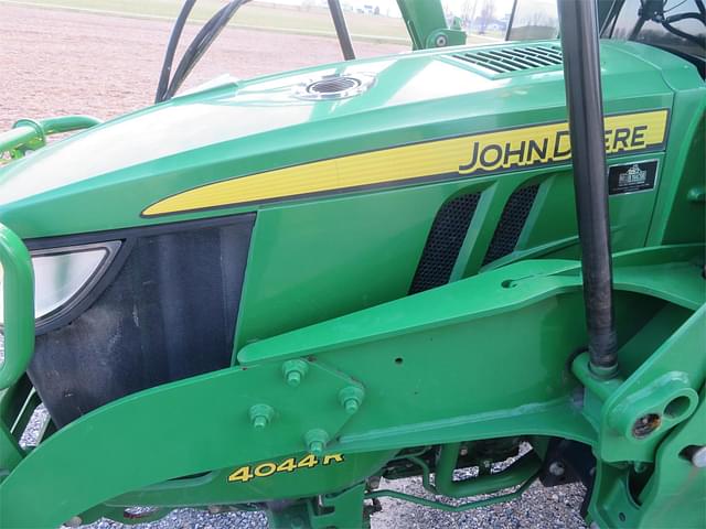 Image of John Deere 4044R equipment image 4