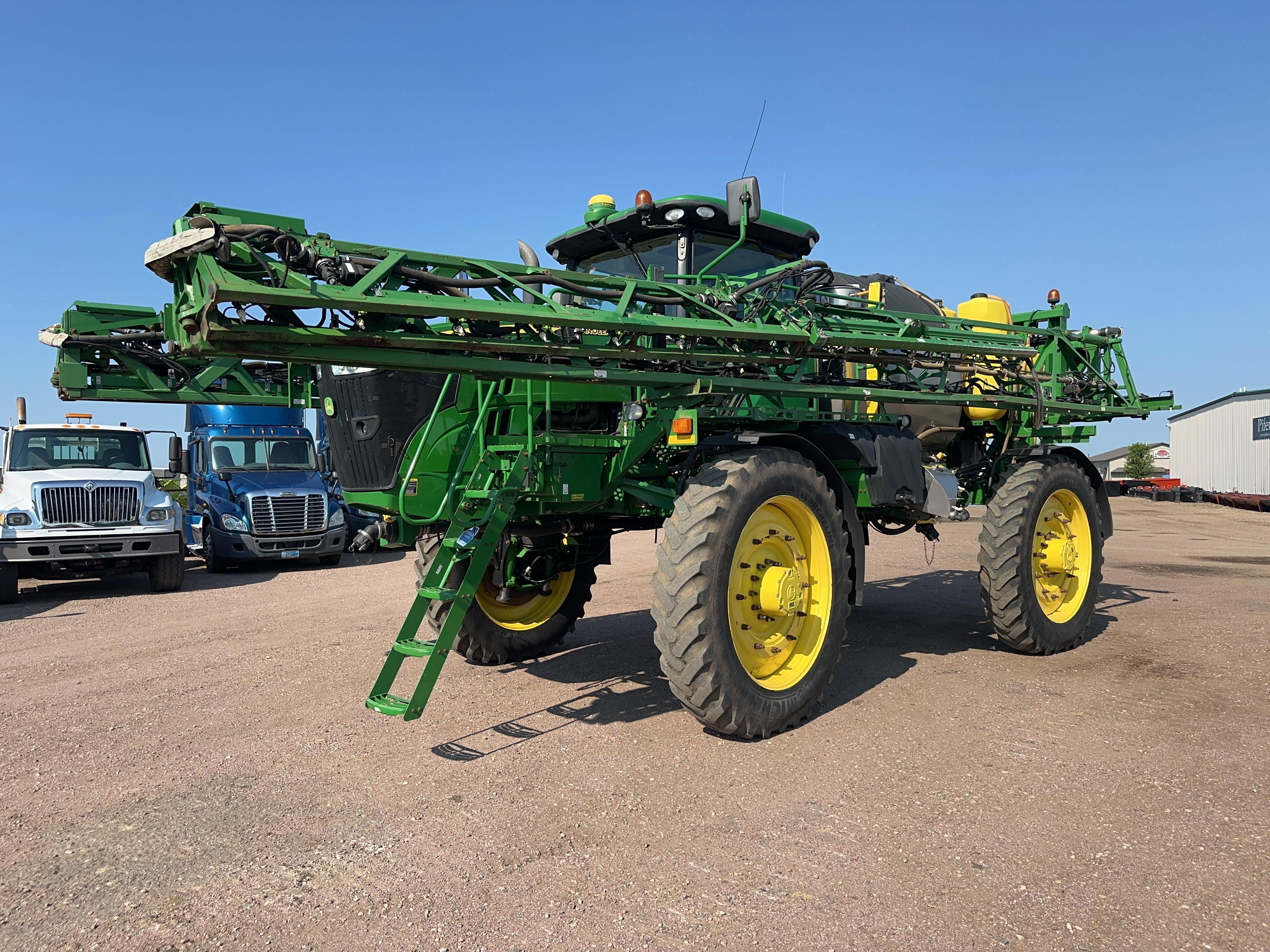 2015 John Deere R4045 Equipment Image0