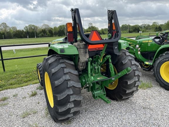 Image of John Deere 4052M equipment image 4