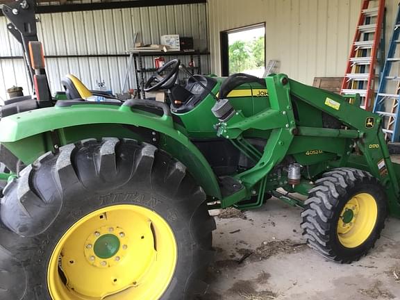 Image of John Deere 4052M equipment image 4